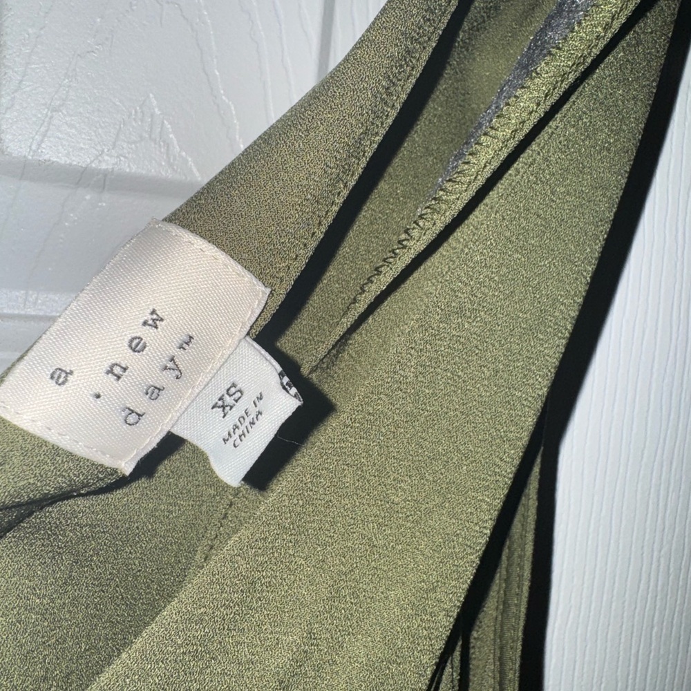 A New Day Olive Green V Neck Sleeveless Jumpsuit Size XS - Picture 3 of 6